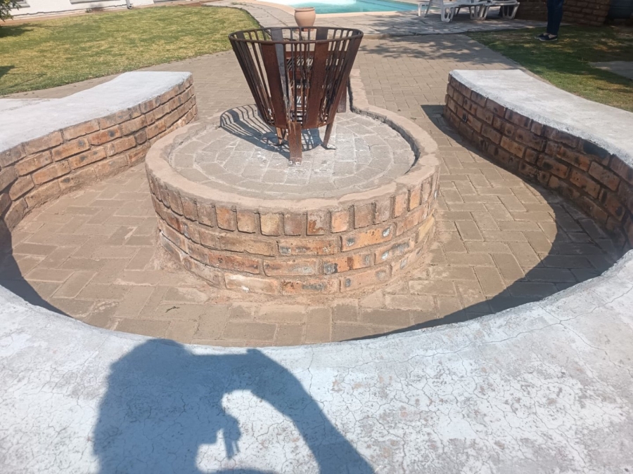 4 Bedroom Property for Sale in Carters Glen Northern Cape